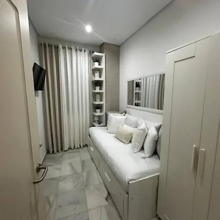 1 Cozy Bedroom In Center Jerez Apartment *